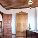 Spacious House With Sea View In *