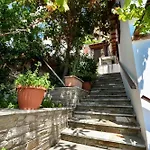 Spacious House With Sea View In *