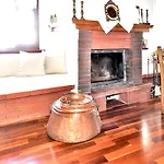 Spacious House With Sea View In * Βόλος