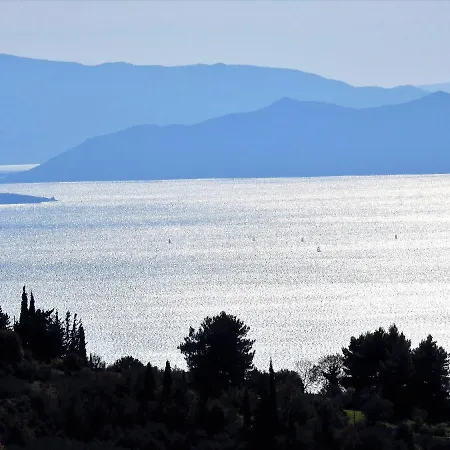 Spacious House With Sea View In *