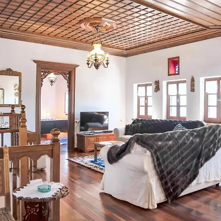 Spacious House With Sea View In