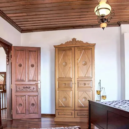 Spacious House With Sea View In *