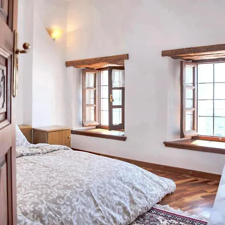 Spacious House With Sea View In Волос