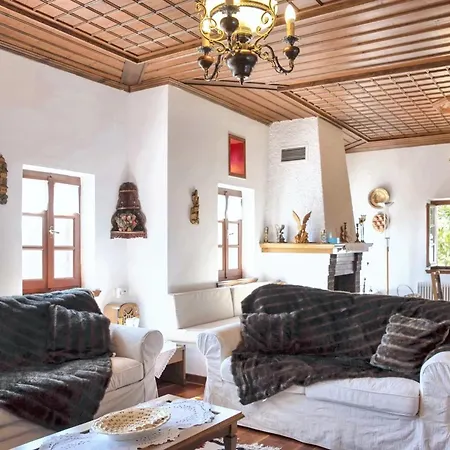 Spacious House With Sea View In Volos