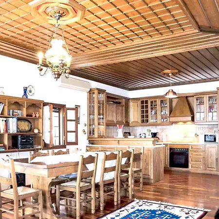Spacious House With Sea View In Semesterbostad