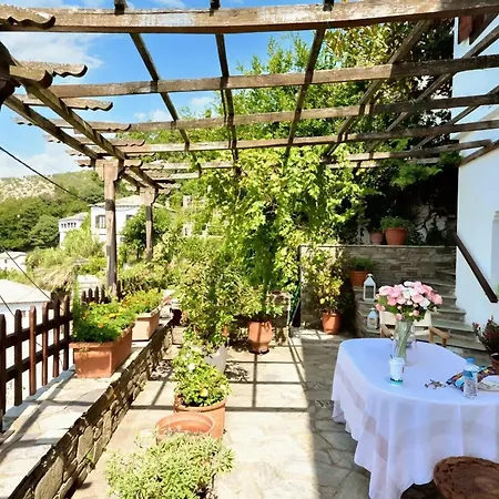 Spacious House With Sea View In Semesterbostad Volos