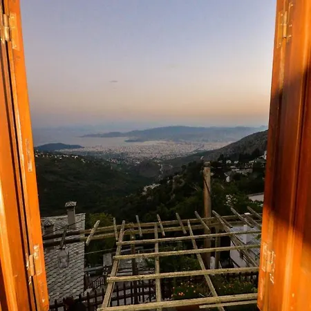 Spacious House With Sea View In Casa vacanze Volos