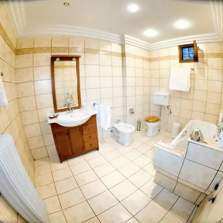 Spacious House With Sea View In *