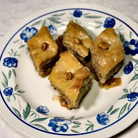 Spacious House With Sea View In *