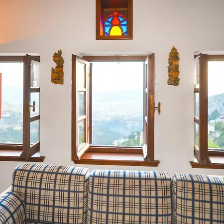 Spacious House With Sea View In Hébergement de vacances *