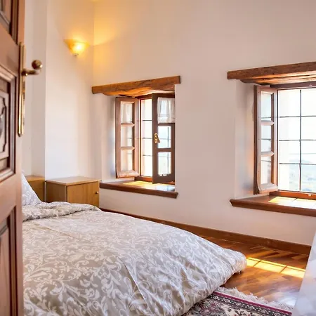 Spacious House With Sea View In Hébergement de vacances Vólos