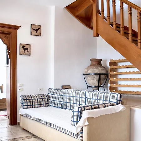Spacious House With Sea View In