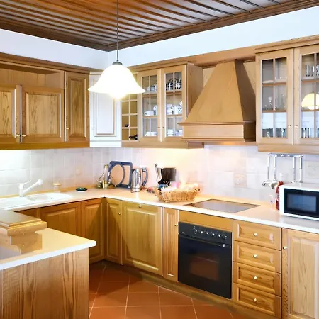 Hébergement de vacances Spacious House With Sea View In *