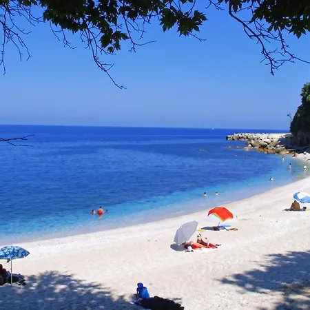 Spacious House With Sea View In *
