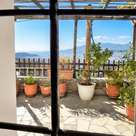 Spacious House With Sea View In