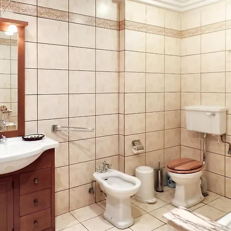 בית נופש Spacious House With Sea View In