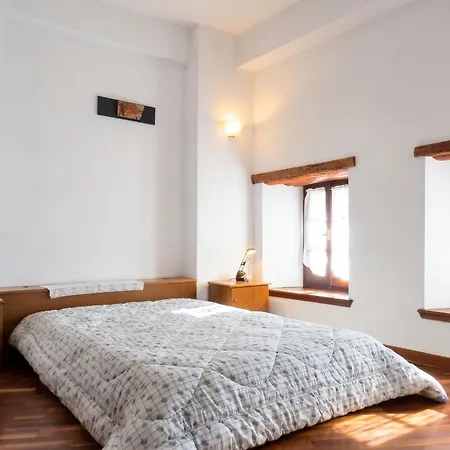 Spacious House With Sea View In *