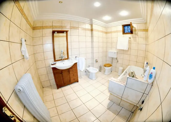 Spacious House With Sea View In *