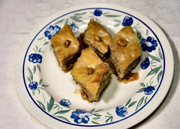 Spacious House With Sea View In *