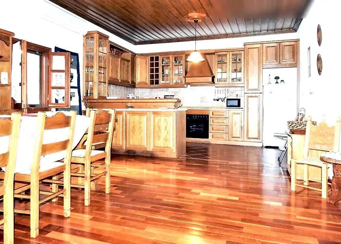 Spacious House With Sea View In * 볼로스